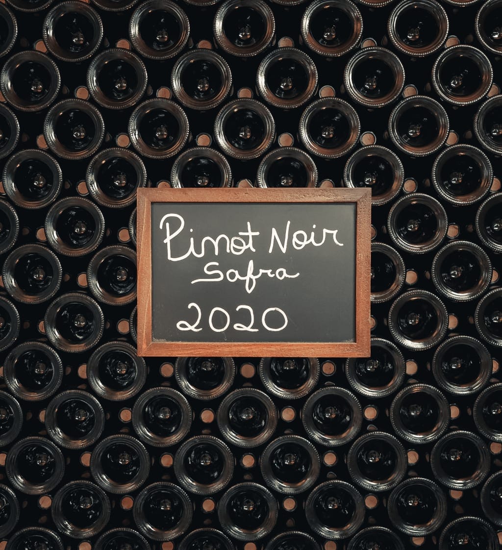 Should Pinot Noir Be Chilled? Serving Temperature Guide