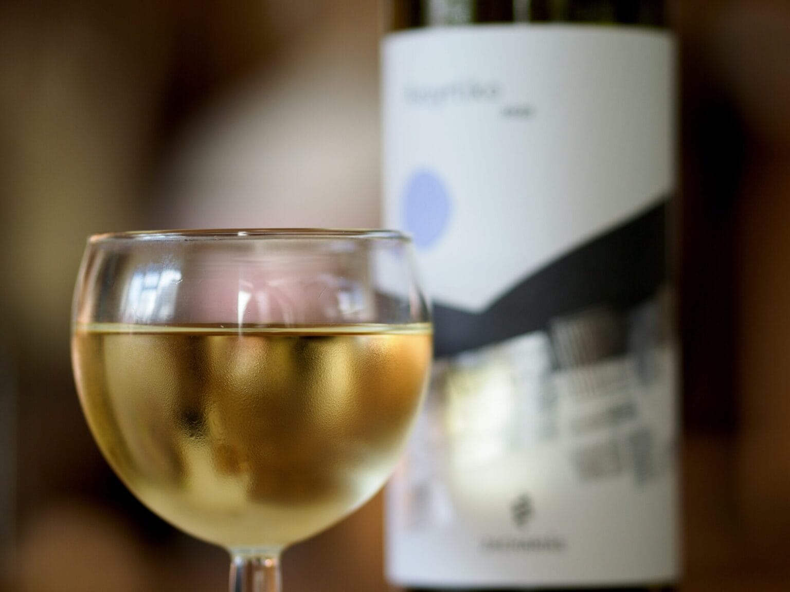 Should Chardonnay Be Chilled? How to Store It Properly