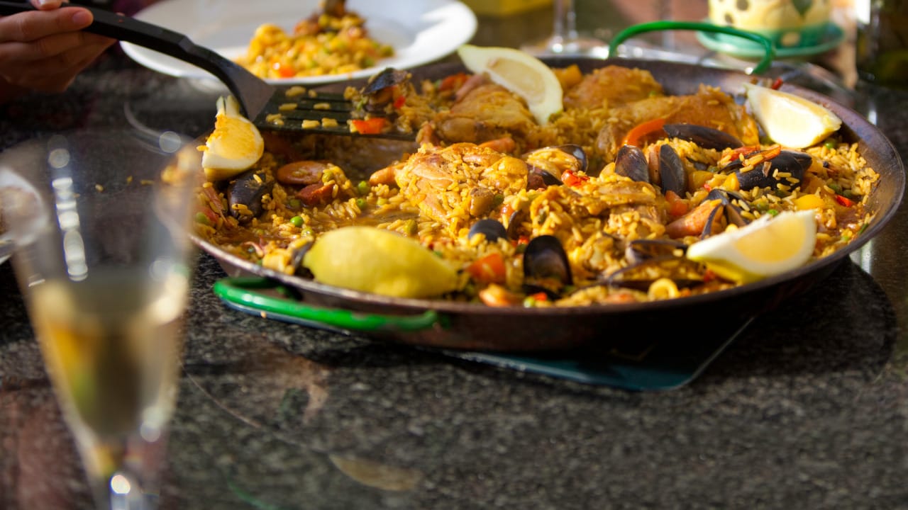 Paella Wine Pairing (Seafood & Traditional)